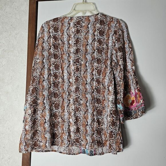 Savanna Jane Snake Print Embroidered Blouse Bell Sleeves Women's Size Small - Picture 8 of 8